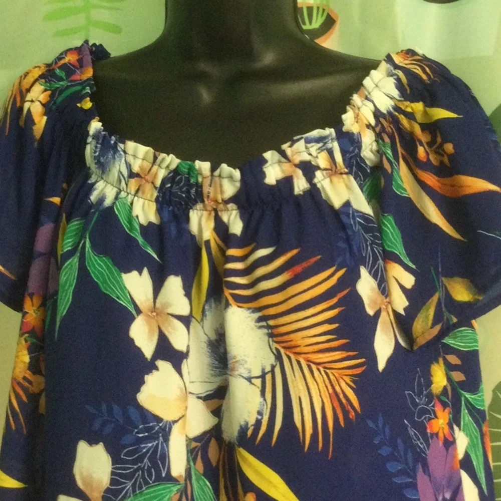 Ladies Top - Picture 2 of 5